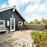 Comfortable With Large Grounds - By Traum * Fjellerup