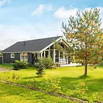 Comfortable With Large Grounds - By Traum * Fjellerup