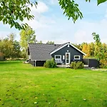 Comfortable With Large Grounds - By Traum *