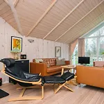 Comfortable With Large Grounds - By Traum Vakantiehuis *