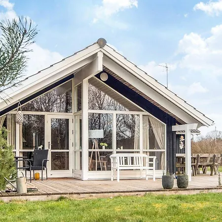 Vakantiehuis Comfortable With Large Grounds - By Traum