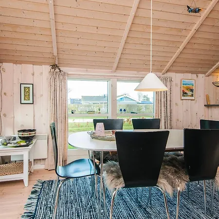 Feriehus Comfortable With Large Grounds Fjellerup
