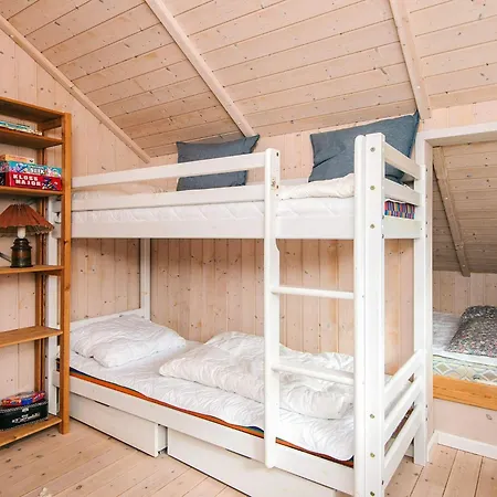 Comfortable With Large Grounds Feriehus