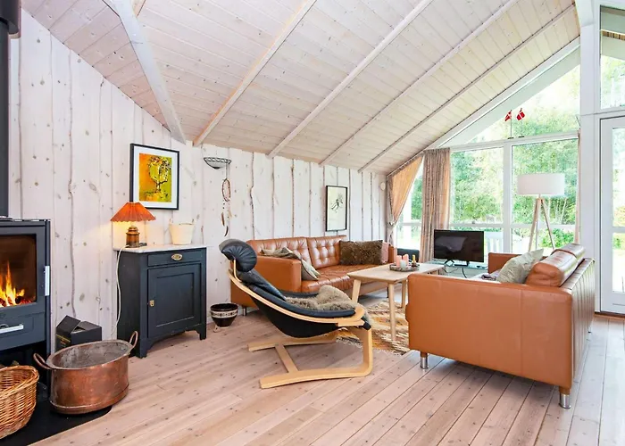 Comfortable With Large Grounds - By Traum Casa vacanze