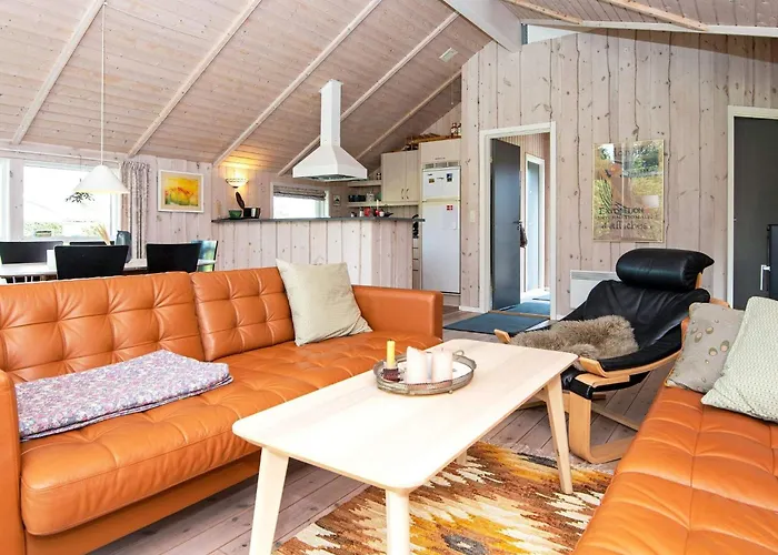 Comfortable With Large Grounds - By Traum