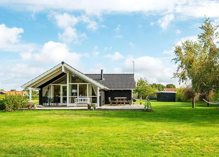 Comfortable With Large Grounds - By Traum Fjellerup