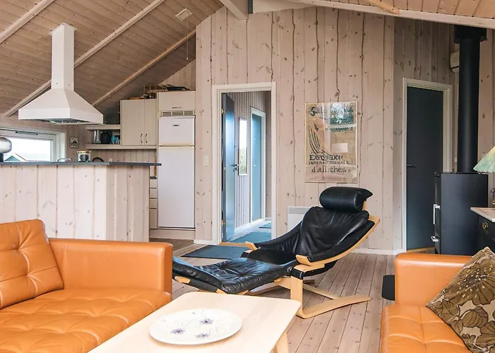Comfortable With Large Grounds - By Traum * Fjellerup