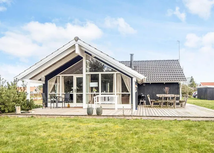 Comfortable With Large Grounds - By Traum Casa vacanze