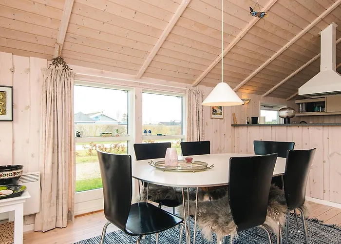 Comfortable With Large Grounds - By Traum *