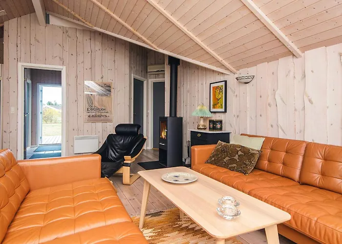 Comfortable With Large Grounds - By Traum Fjellerup