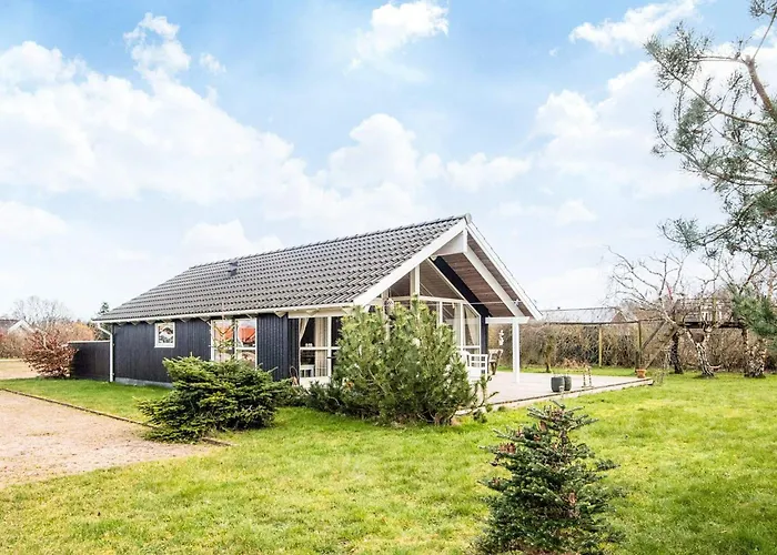 Comfortable With Large Grounds - By Traum