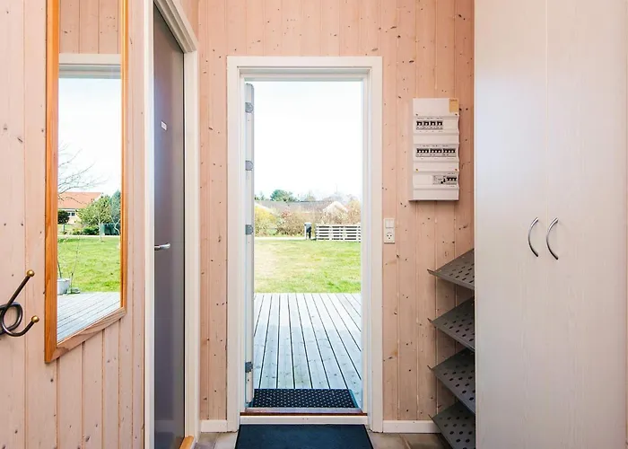 Comfortable With Large Grounds - By Traum *
