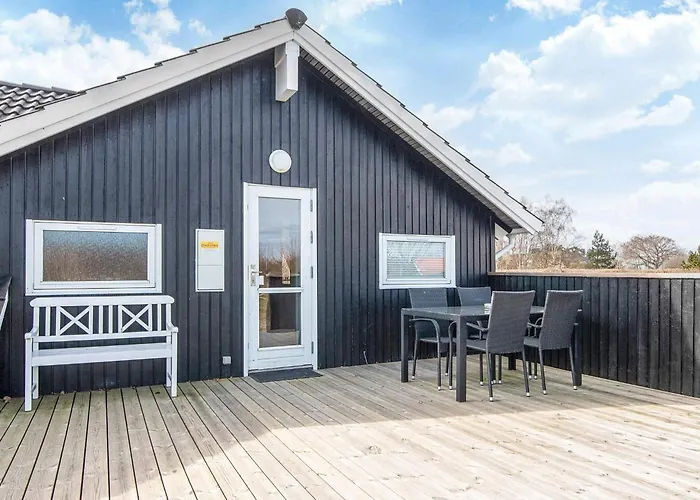 Comfortable With Large Grounds - By Traum Fjellerup